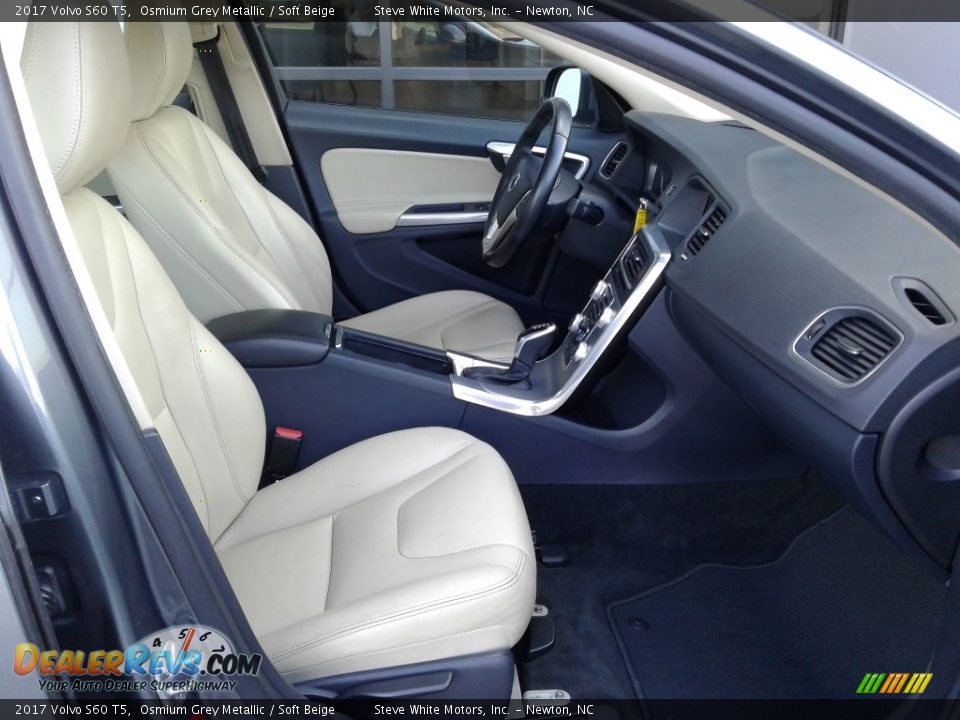 Front Seat of 2017 Volvo S60 T5 Photo #18