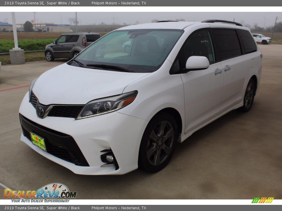 2019 Toyota Sienna SE Super White / Black Photo #4