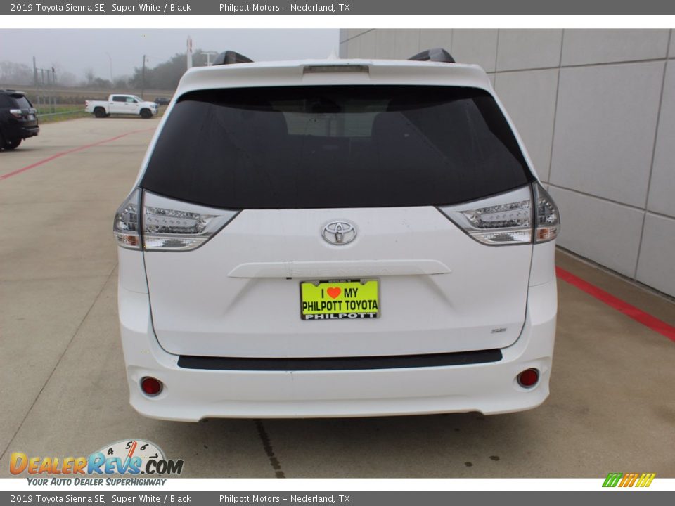 2019 Toyota Sienna SE Super White / Black Photo #7