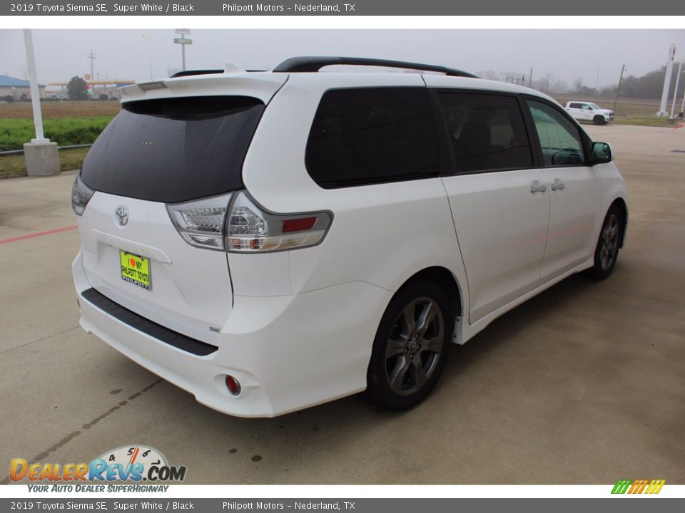 2019 Toyota Sienna SE Super White / Black Photo #8
