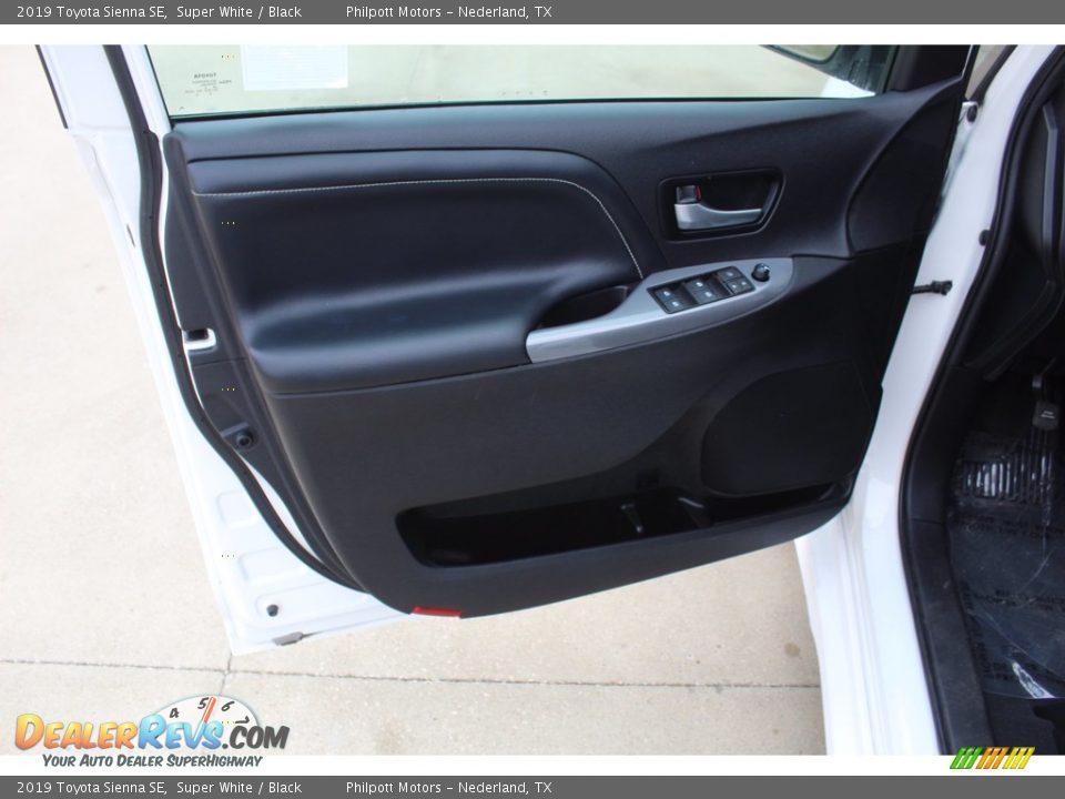 2019 Toyota Sienna SE Super White / Black Photo #9