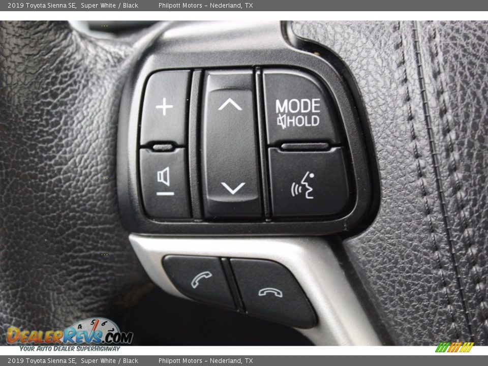 2019 Toyota Sienna SE Super White / Black Photo #11
