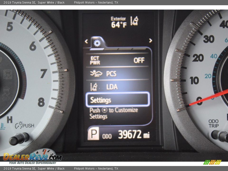 2019 Toyota Sienna SE Super White / Black Photo #14