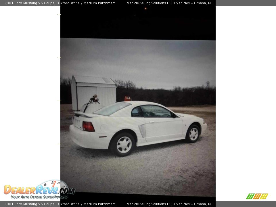 2001 Ford Mustang V6 Coupe Oxford White / Medium Parchment Photo #2