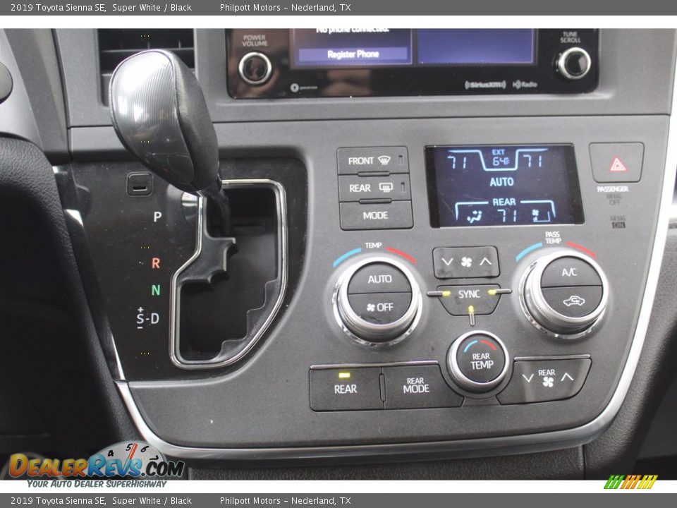 2019 Toyota Sienna SE Super White / Black Photo #16