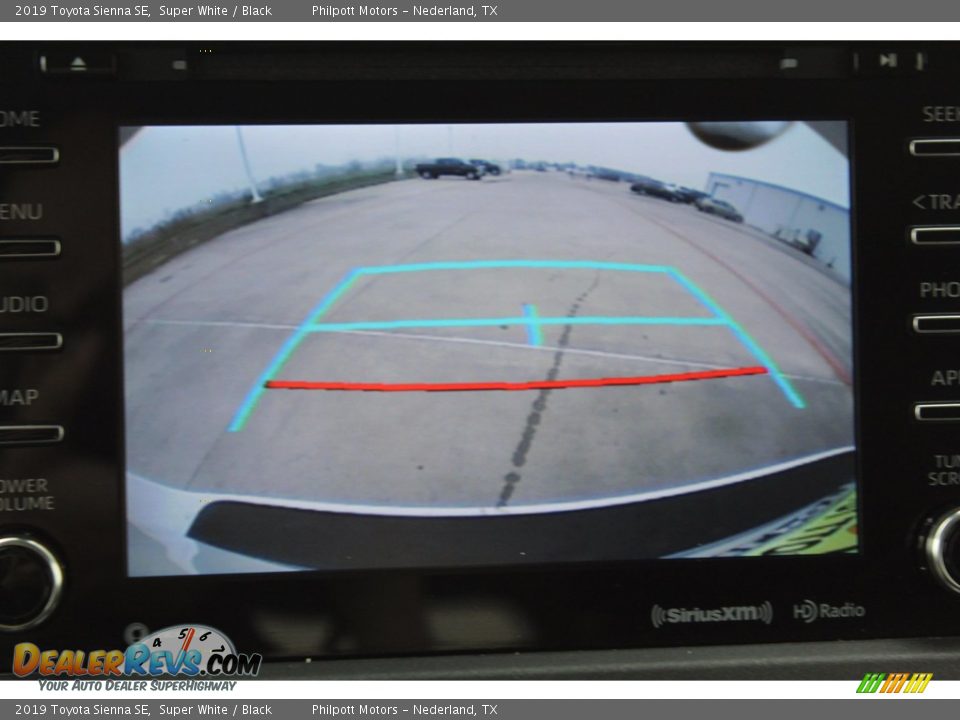 2019 Toyota Sienna SE Super White / Black Photo #17