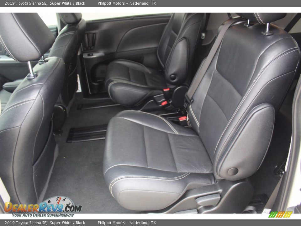 2019 Toyota Sienna SE Super White / Black Photo #18