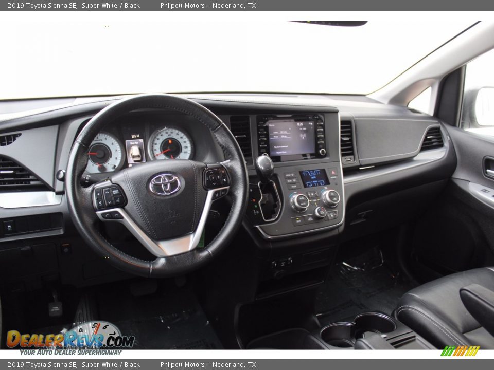 2019 Toyota Sienna SE Super White / Black Photo #19