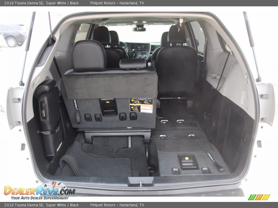2019 Toyota Sienna SE Super White / Black Photo #22