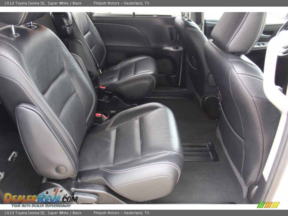2019 Toyota Sienna SE Super White / Black Photo #24