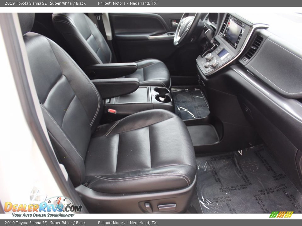 2019 Toyota Sienna SE Super White / Black Photo #26