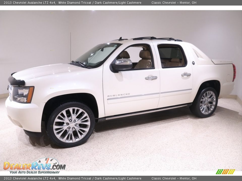 2013 Chevrolet Avalanche LTZ 4x4 White Diamond Tricoat / Dark Cashmere/Light Cashmere Photo #3