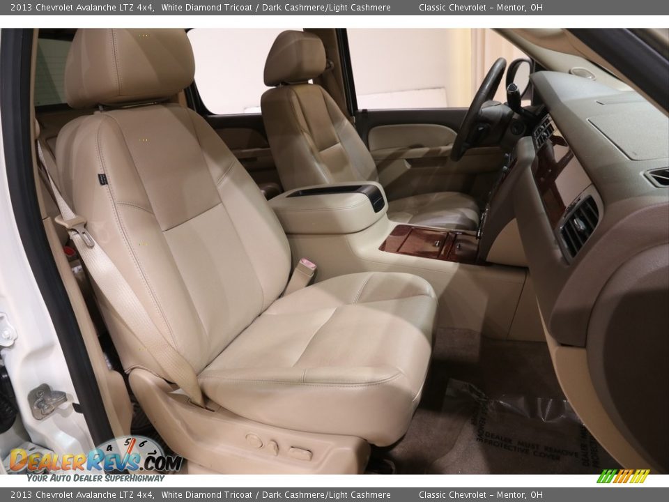 2013 Chevrolet Avalanche LTZ 4x4 White Diamond Tricoat / Dark Cashmere/Light Cashmere Photo #17