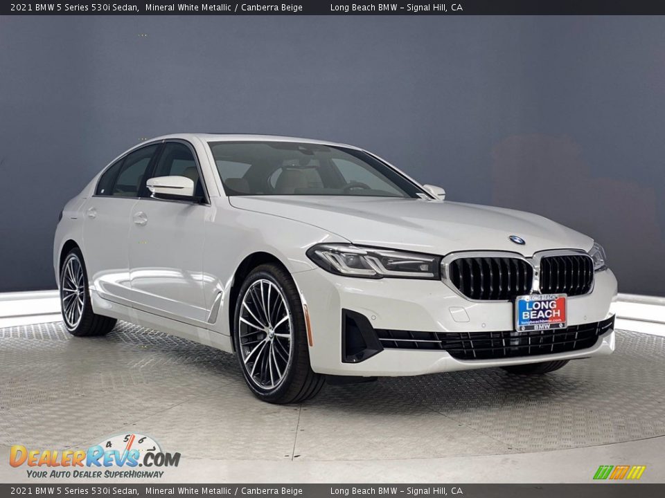 Front 3/4 View of 2021 BMW 5 Series 530i Sedan Photo #9