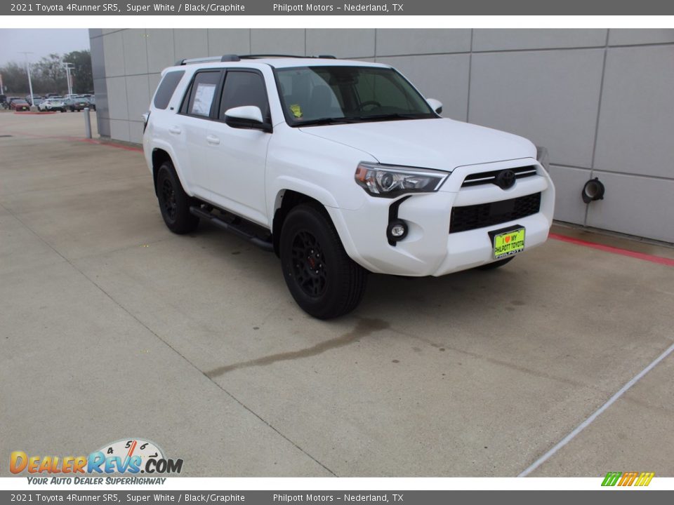 2021 Toyota 4Runner SR5 Super White / Black/Graphite Photo #2