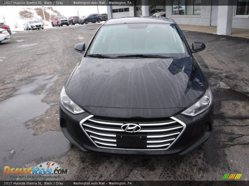 2017 Hyundai Elantra SE Black / Gray Photo #4