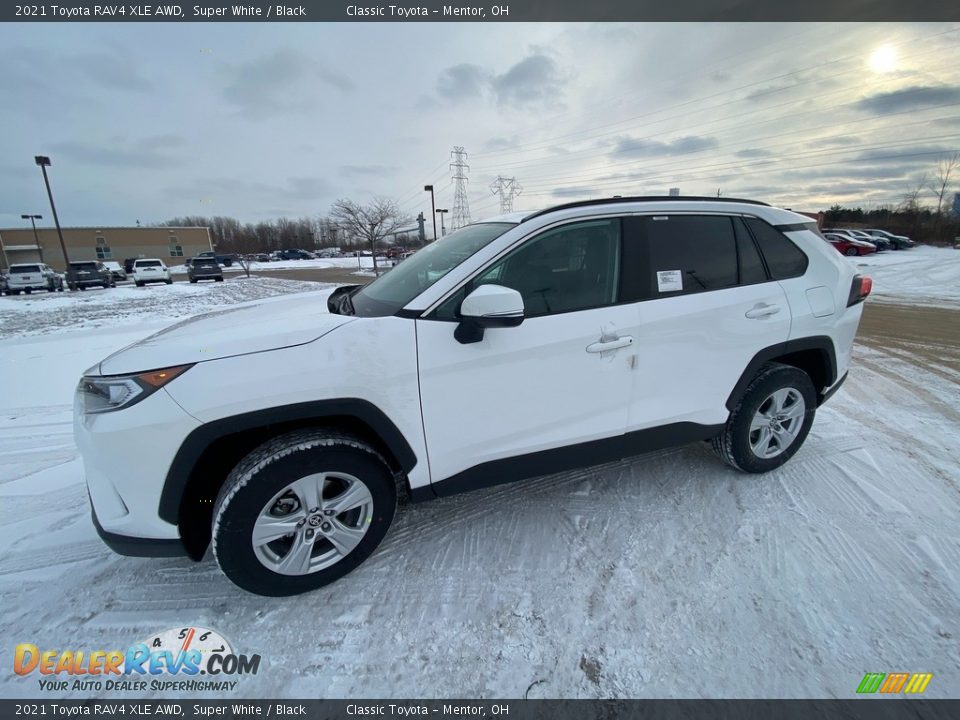 2021 Toyota RAV4 XLE AWD Super White / Black Photo #1