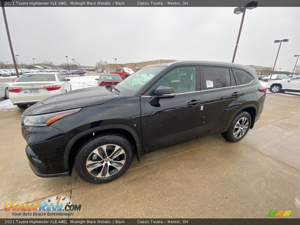 2021 Toyota Highlander XLE AWD Midnight Black Metallic / Black Photo #1