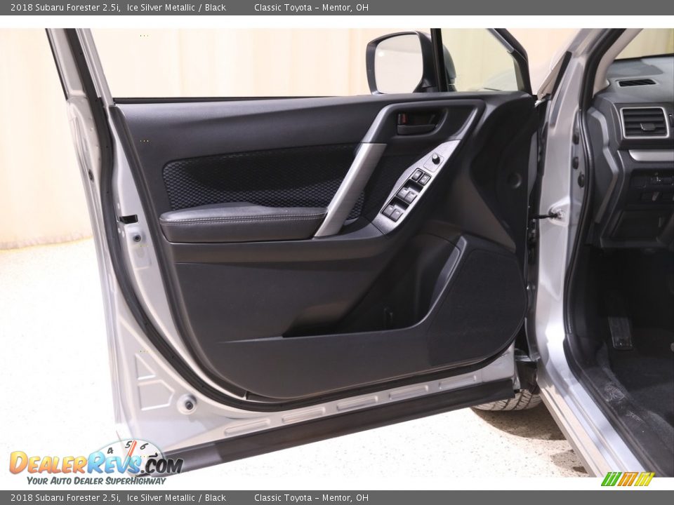 2018 Subaru Forester 2.5i Ice Silver Metallic / Black Photo #4