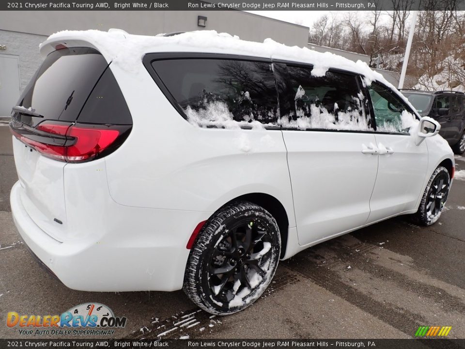 2021 Chrysler Pacifica Touring AWD Bright White / Black Photo #6