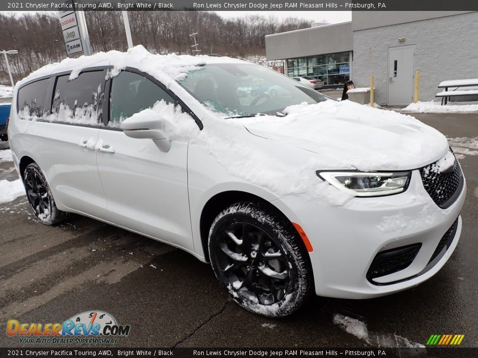 2021 Chrysler Pacifica Touring AWD Bright White / Black Photo #8