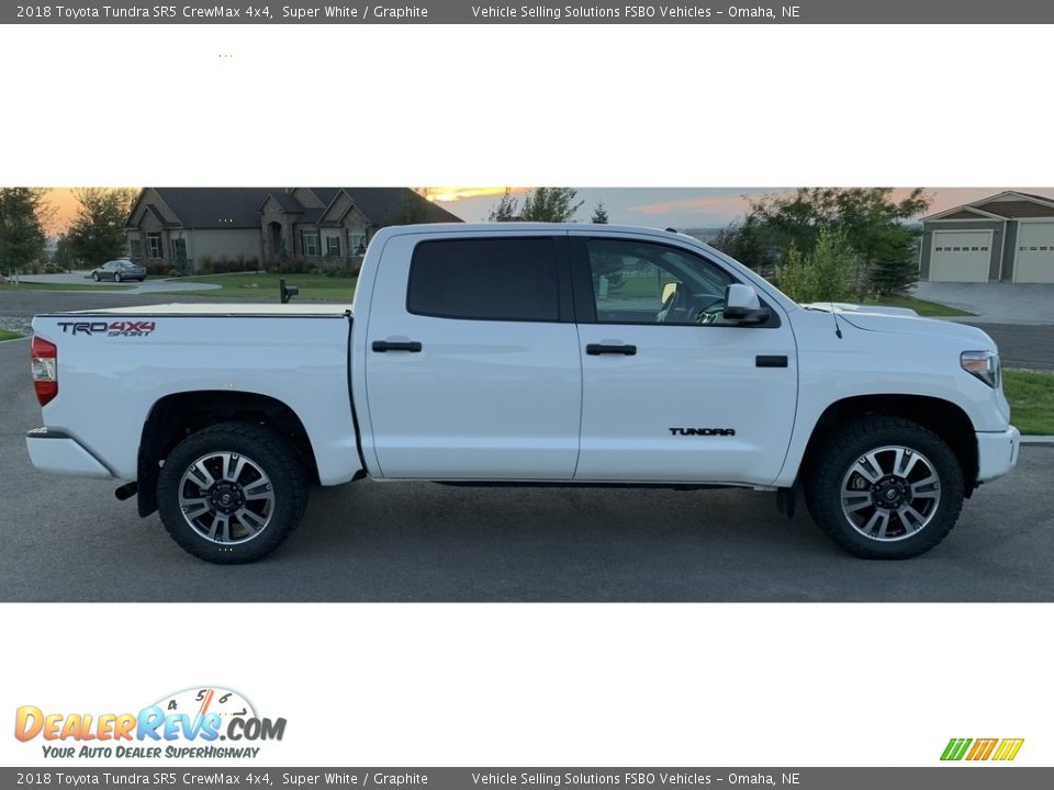 2018 Toyota Tundra SR5 CrewMax 4x4 Super White / Graphite Photo #1