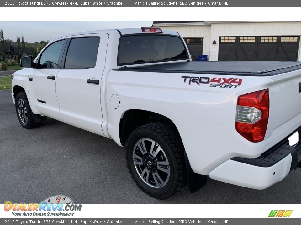 2018 Toyota Tundra SR5 CrewMax 4x4 Super White / Graphite Photo #12