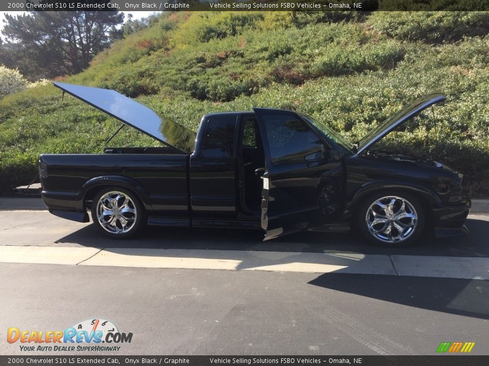 2000 Chevrolet S10 LS Extended Cab Onyx Black / Graphite Photo #9