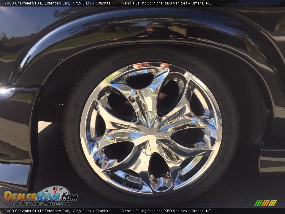 Custom Wheels of 2000 Chevrolet S10 LS Extended Cab Photo #20