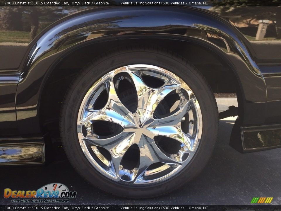 Custom Wheels of 2000 Chevrolet S10 LS Extended Cab Photo #23