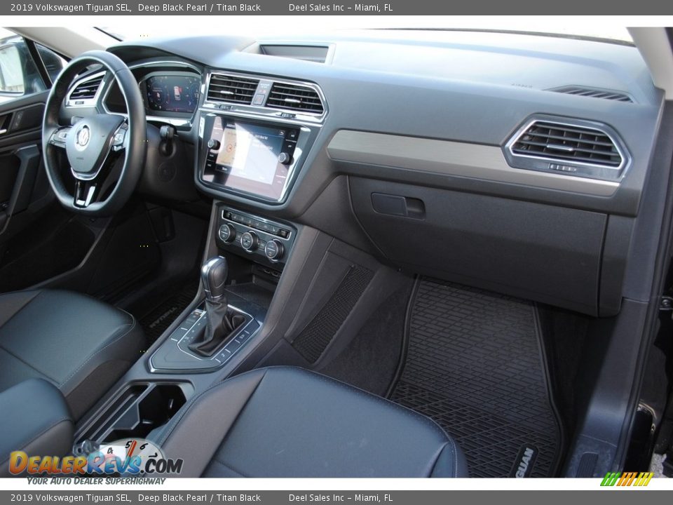 2019 Volkswagen Tiguan SEL Deep Black Pearl / Titan Black Photo #18