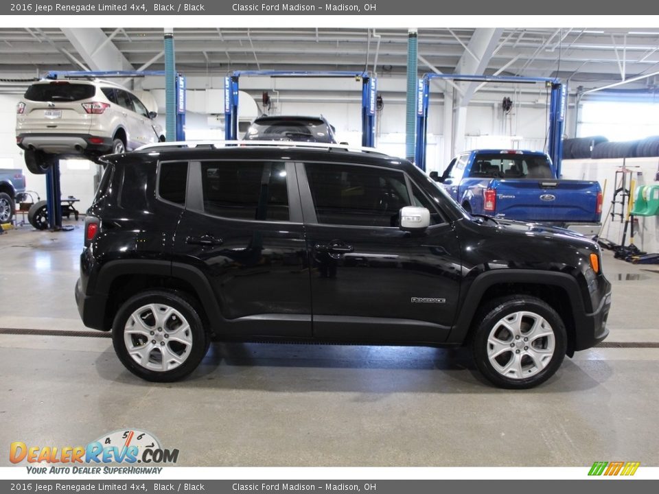 2016 Jeep Renegade Limited 4x4 Black / Black Photo #4