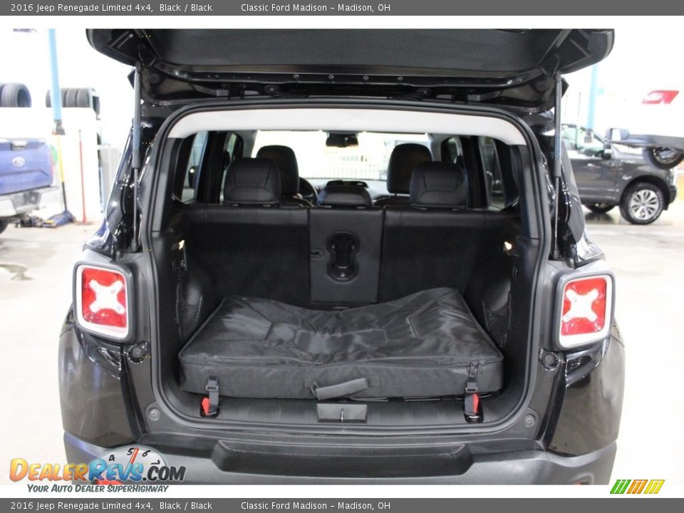 2016 Jeep Renegade Limited 4x4 Black / Black Photo #13