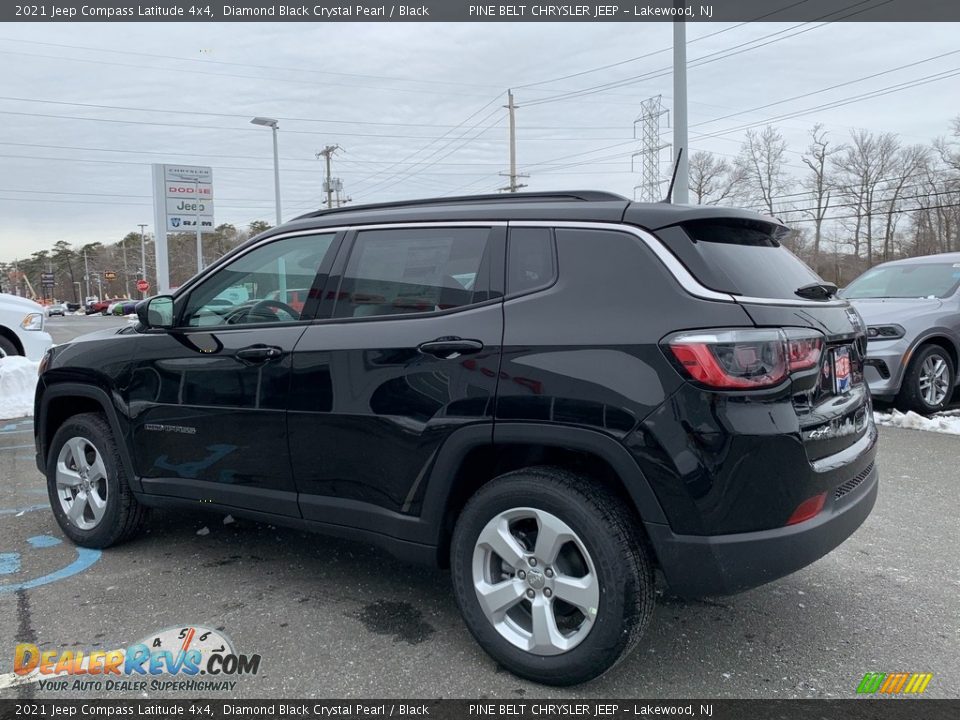 2021 Jeep Compass Latitude 4x4 Diamond Black Crystal Pearl / Black Photo #6