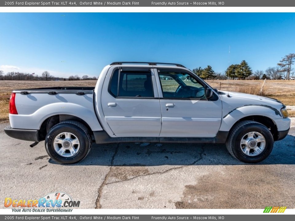 2005 Ford Explorer Sport Trac XLT 4x4 Oxford White / Medium Dark Flint Photo #3