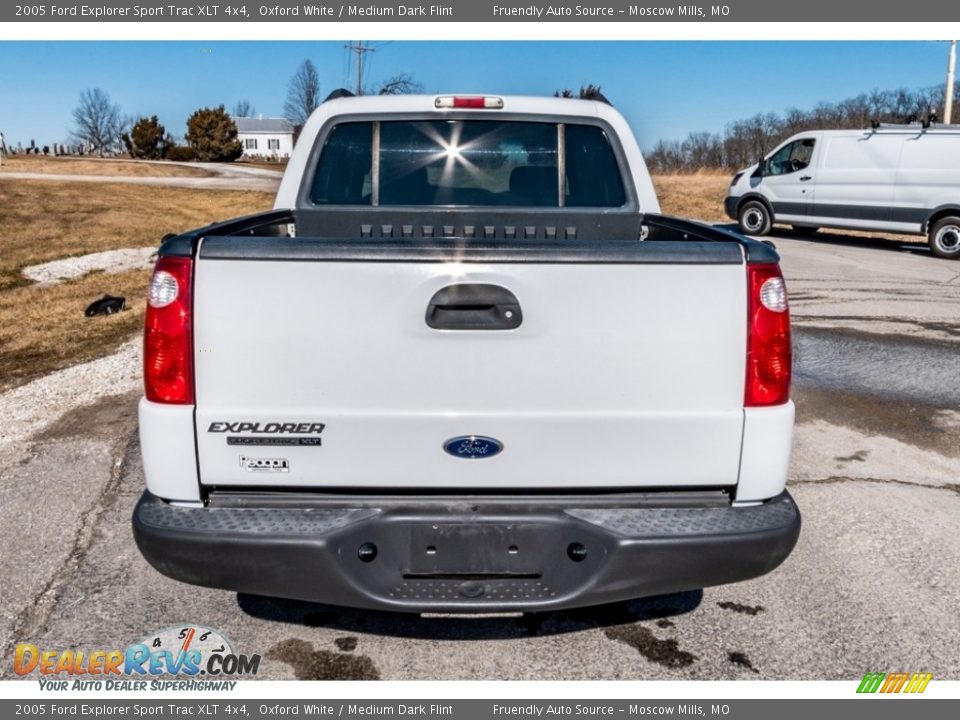 2005 Ford Explorer Sport Trac XLT 4x4 Oxford White / Medium Dark Flint Photo #5