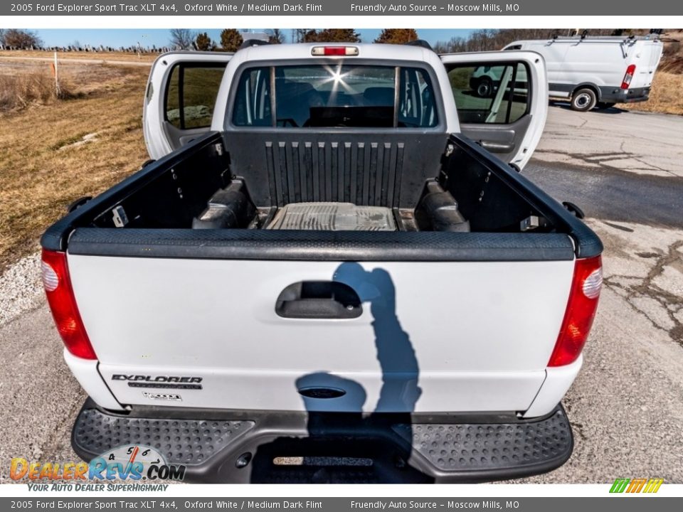 2005 Ford Explorer Sport Trac XLT 4x4 Oxford White / Medium Dark Flint Photo #21