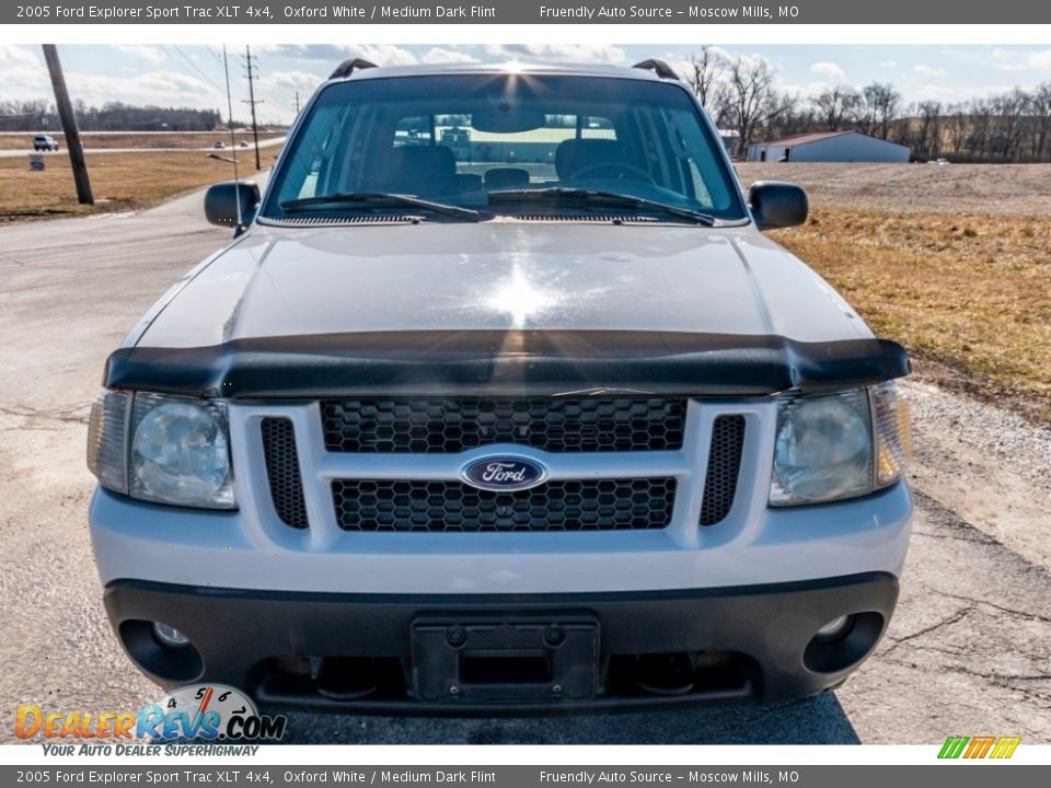 2005 Ford Explorer Sport Trac XLT 4x4 Oxford White / Medium Dark Flint Photo #22