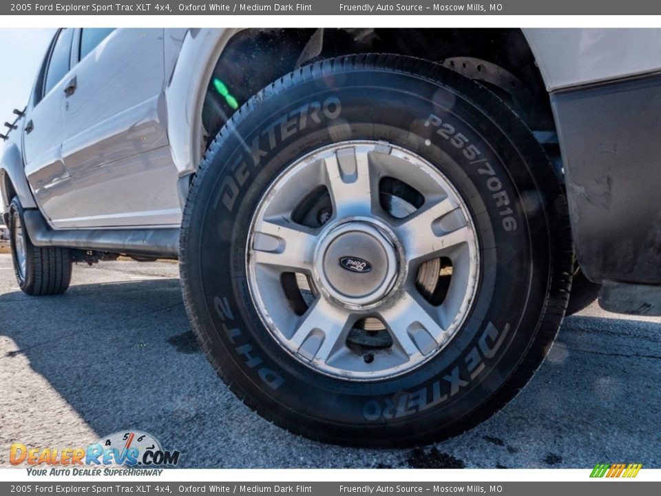 2005 Ford Explorer Sport Trac XLT 4x4 Oxford White / Medium Dark Flint Photo #23