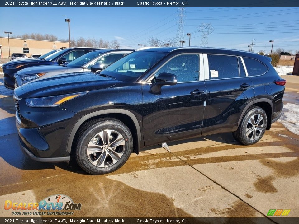 2021 Toyota Highlander XLE AWD Midnight Black Metallic / Black Photo #1