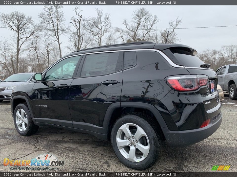 2021 Jeep Compass Latitude 4x4 Diamond Black Crystal Pearl / Black Photo #6