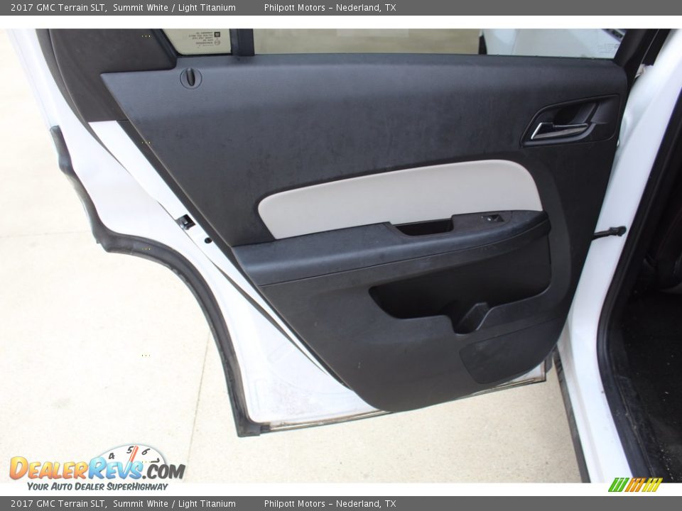 Door Panel of 2017 GMC Terrain SLT Photo #18