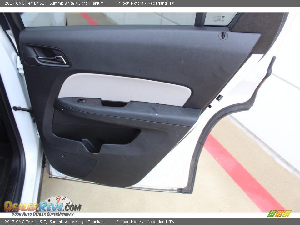 Door Panel of 2017 GMC Terrain SLT Photo #23