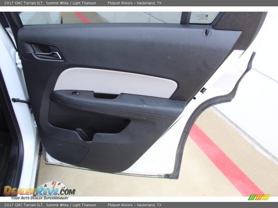 Door Panel of 2017 GMC Terrain SLT Photo #23