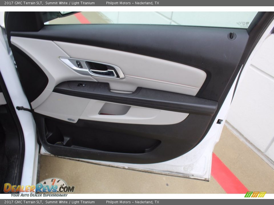 Door Panel of 2017 GMC Terrain SLT Photo #25