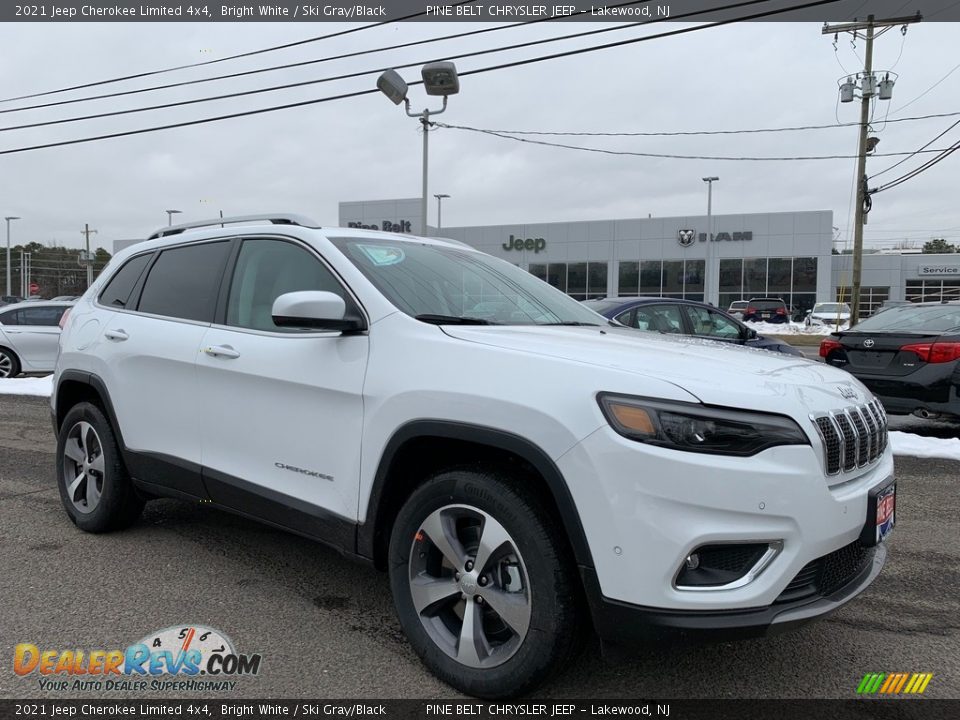 Front 3/4 View of 2021 Jeep Cherokee Limited 4x4 Photo #1