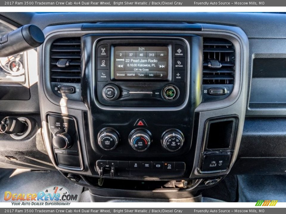 2017 Ram 3500 Tradesman Crew Cab 4x4 Dual Rear Wheel Bright Silver Metallic / Black/Diesel Gray Photo #14