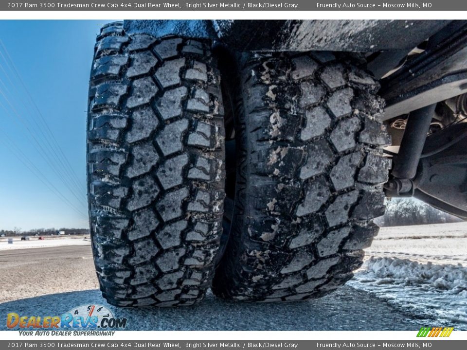 2017 Ram 3500 Tradesman Crew Cab 4x4 Dual Rear Wheel Bright Silver Metallic / Black/Diesel Gray Photo #19