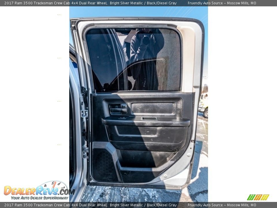 2017 Ram 3500 Tradesman Crew Cab 4x4 Dual Rear Wheel Bright Silver Metallic / Black/Diesel Gray Photo #27
