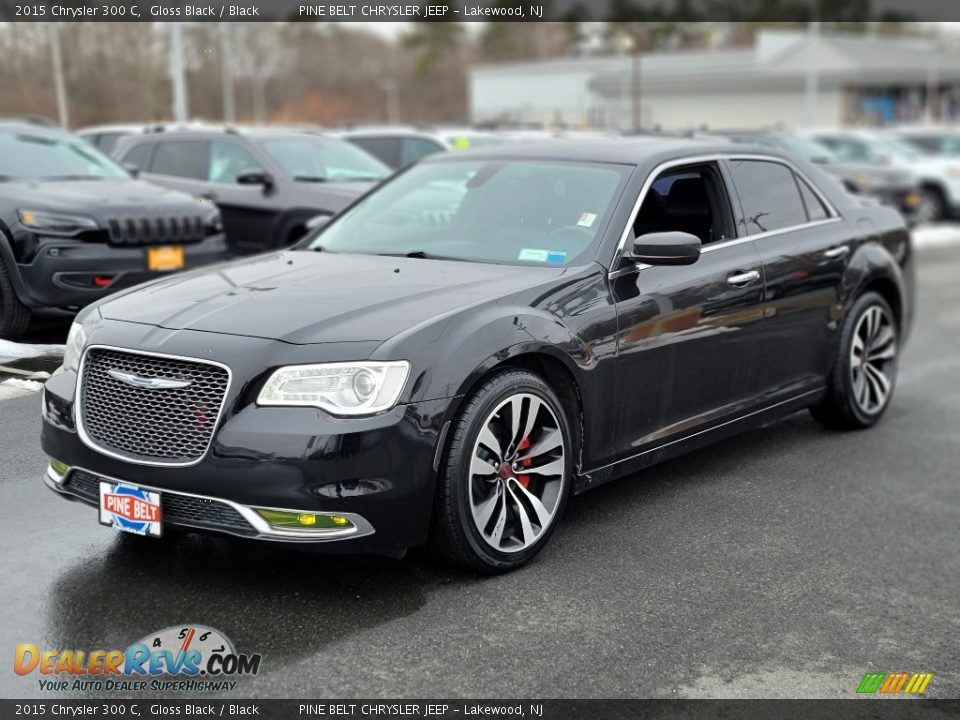 Front 3/4 View of 2015 Chrysler 300 C Photo #23